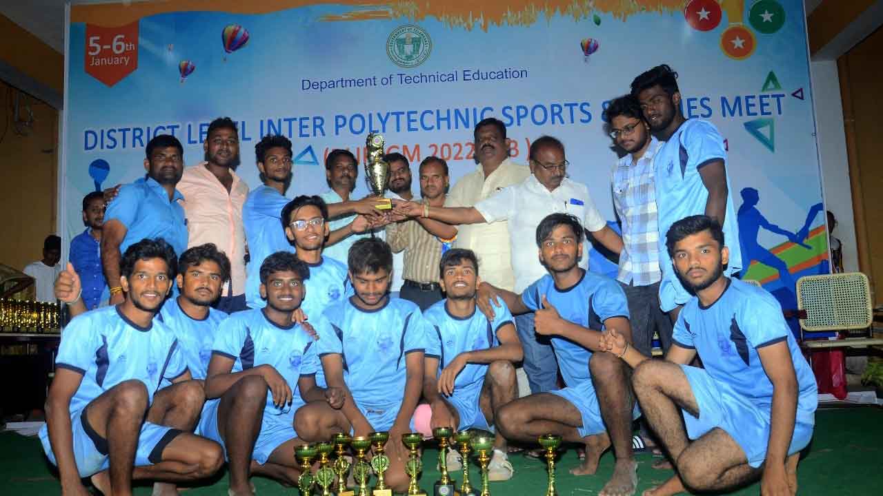 క్రీడల్లో రాణిస్తున్న ప్రభుత్వ విద్యార్థులు