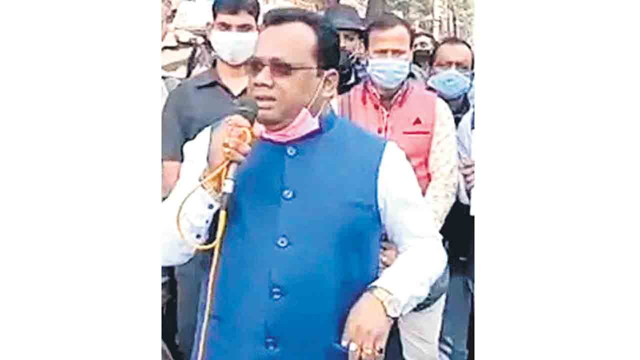 పోలీస్‌ స్టేషన్‌ తగలబెడతా