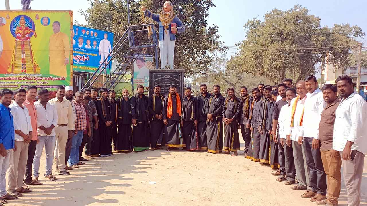 బైరి నరేశ్‌పై చర్యలు తీసుకోవాలి