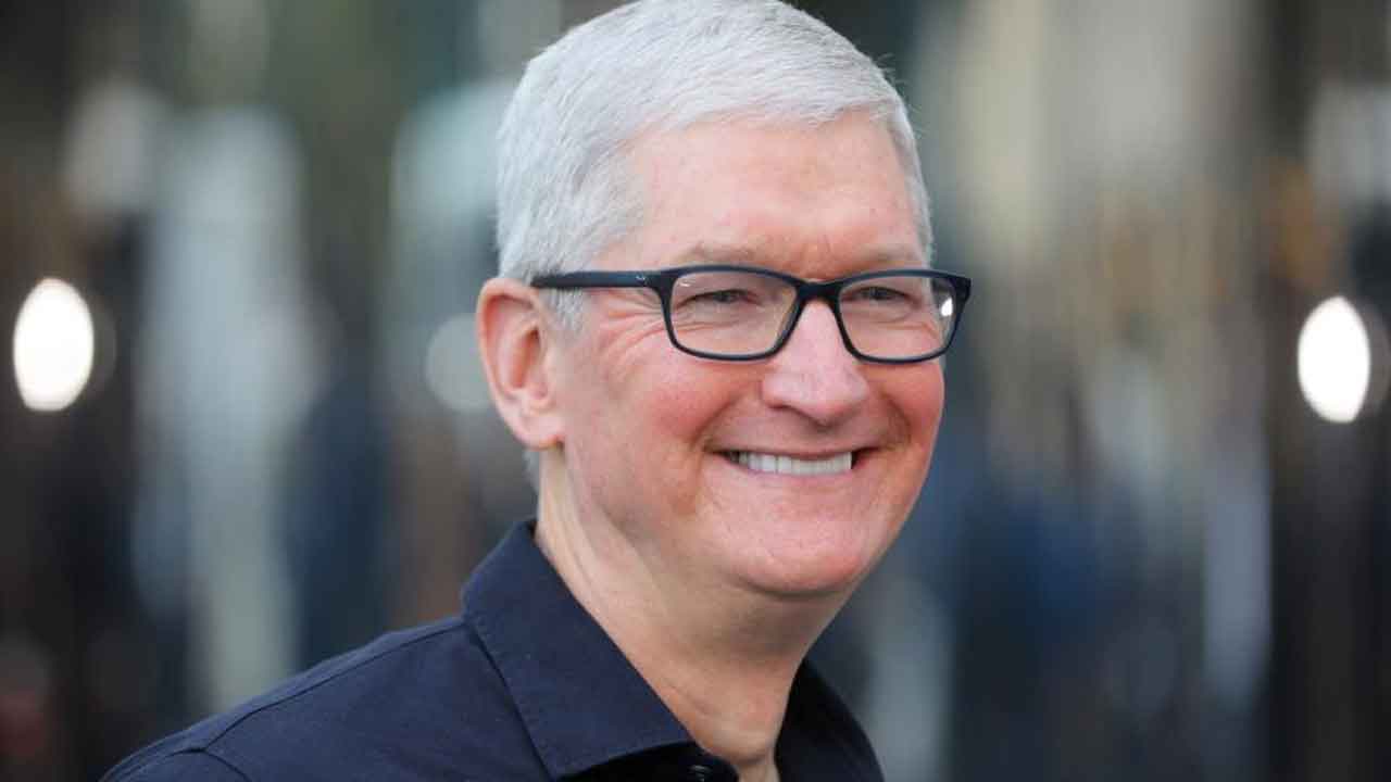 టిమ్‌ కుక్‌ వేతనంలో 40 శాతం కోత