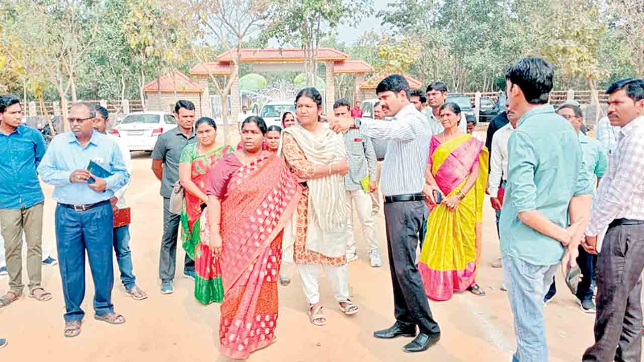 పార్కు పనులు త్వరగా పూర్తి చేయాలి