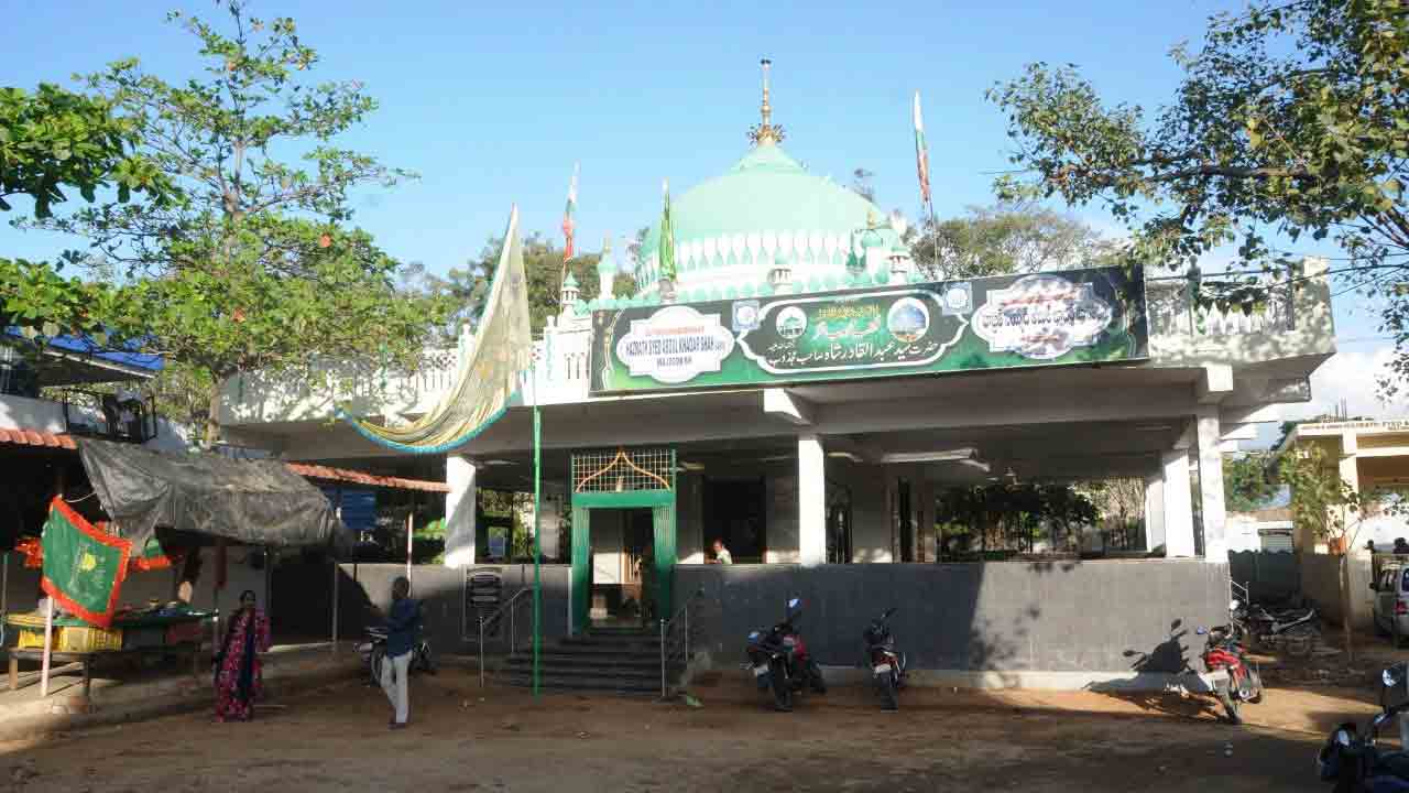 మతసామరస్యానికి ప్రతీక..  అబ్దుల్‌ ఖాదర్‌ షా దర్గా