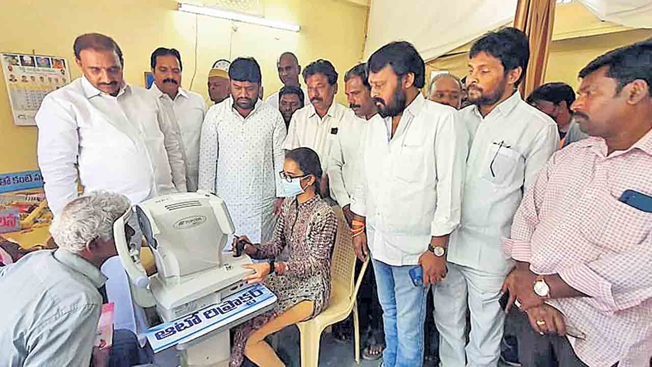 ‘కంటి వెలుగు’.. దేశానికే ఆదర్శం