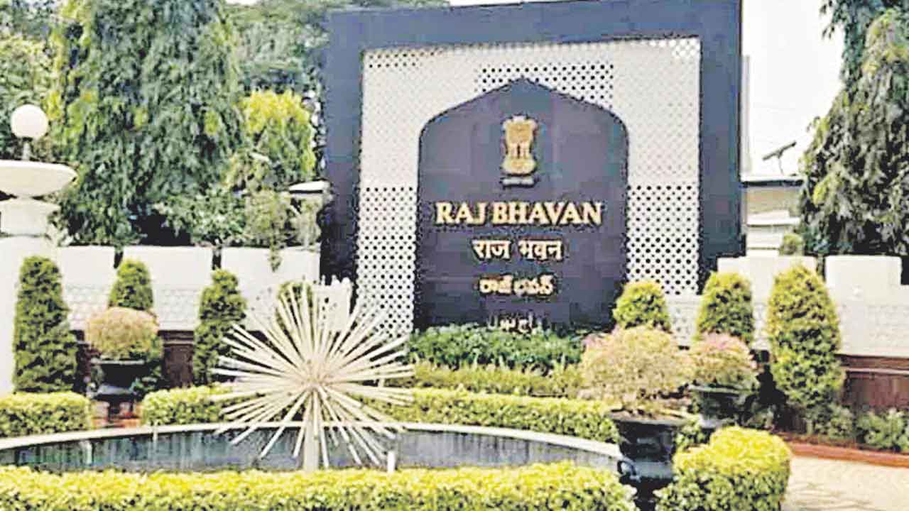 రచ్చకెక్కిన గవర్నర్‌ తమిళిసై