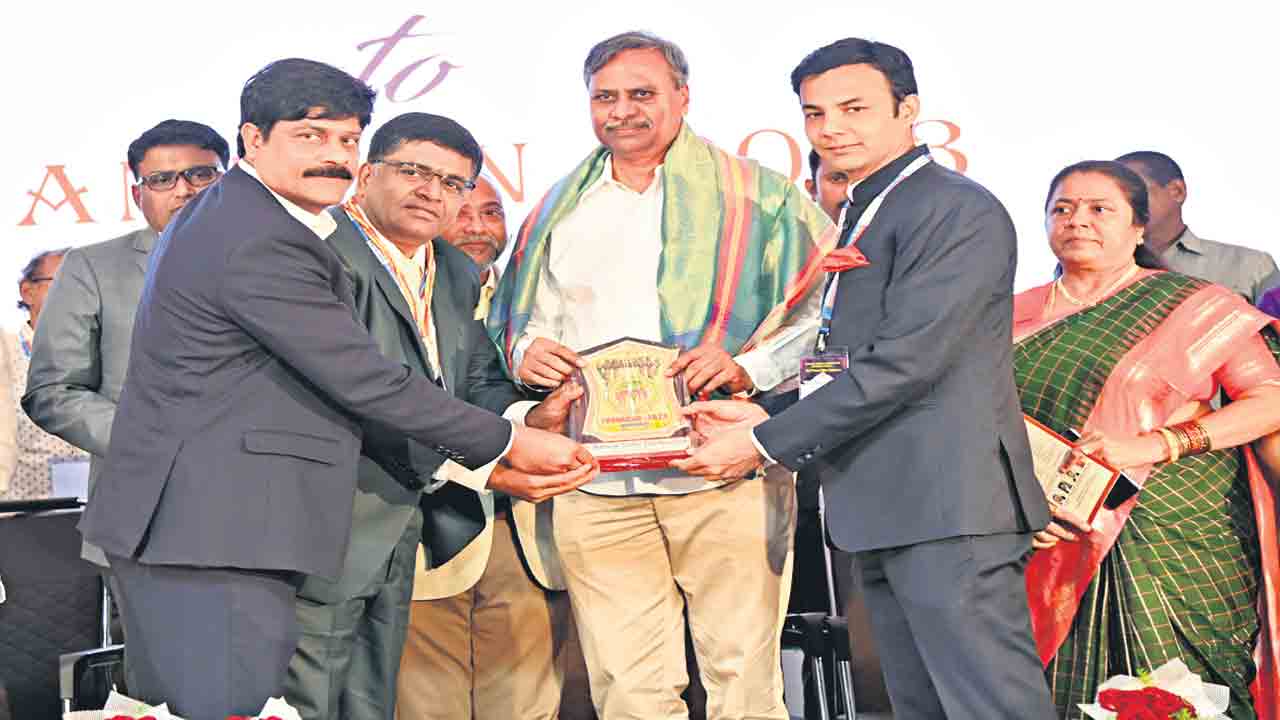 దవాఖానల్లో మెరుగైన సేవలందించాలి