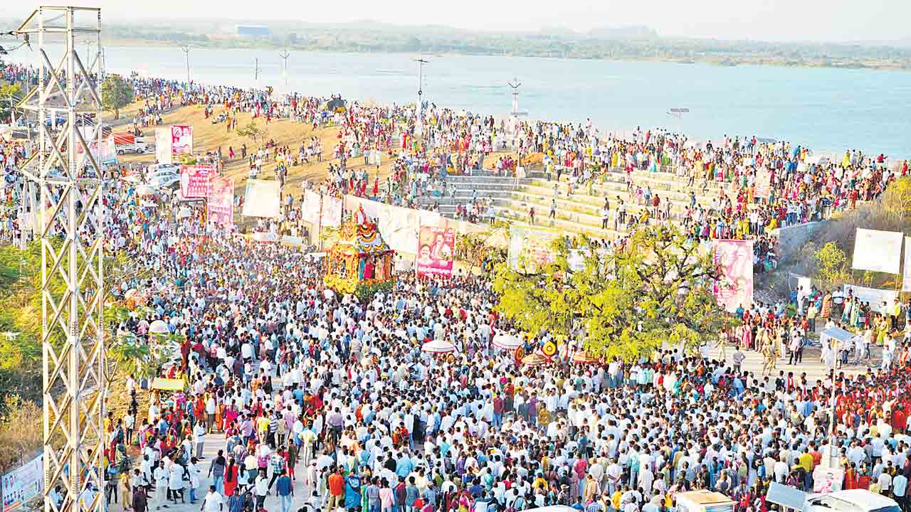 రథోత్సవం.. రమణీయం