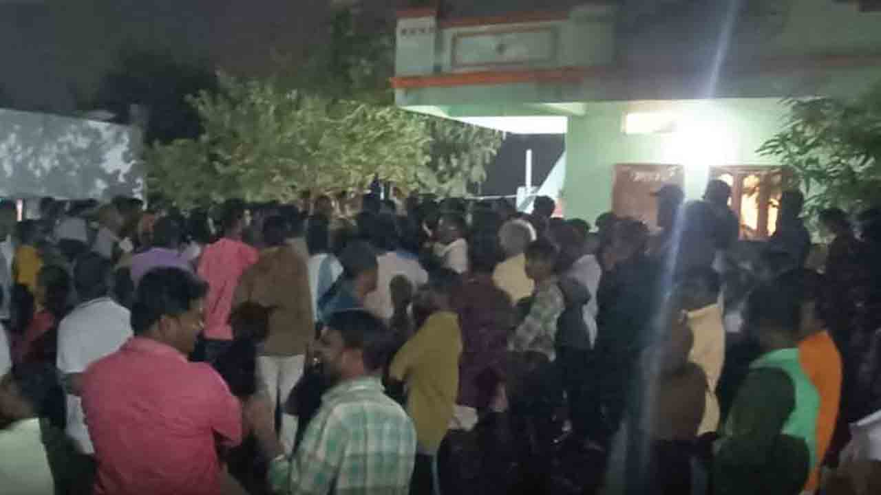 బాలికల నిర్బంధం