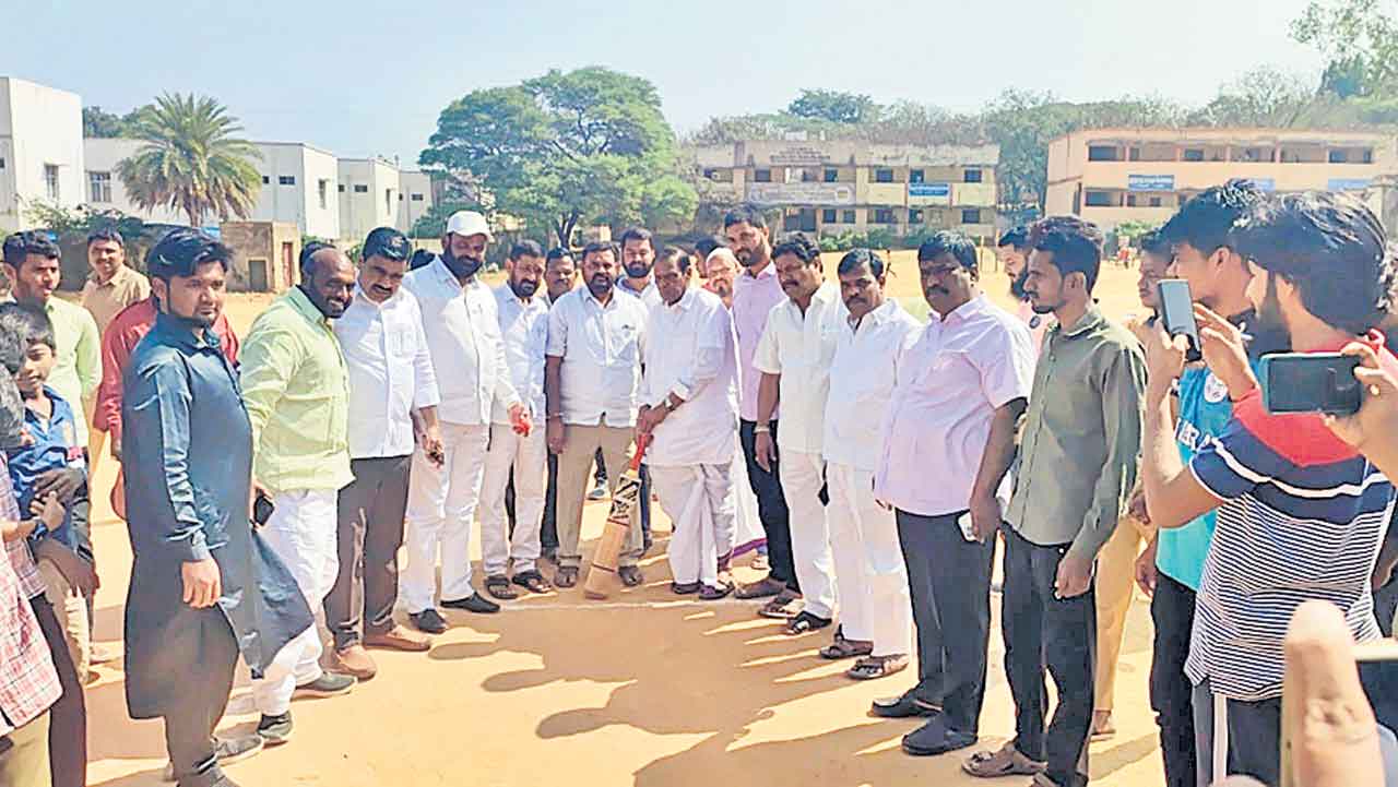 యువత క్రీడల్లో రాణించాలి