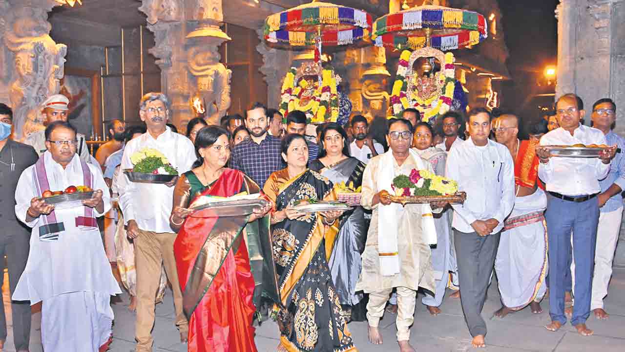 గుట్టలో వైభవంగా గోదాదేవి కల్యాణం