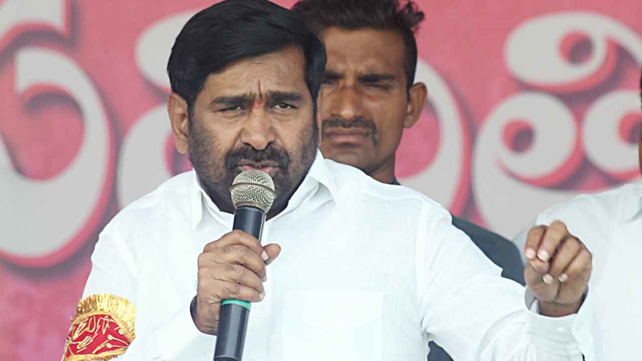 ఉద్యోగాలిస్తానని మొండిచెయ్యి చూపిన మోదీ