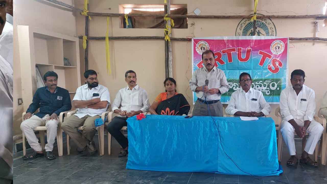 టీచర్లకు బదిలీలు, ఉద్యోగోన్నతుల షెడ్యూల్‌ ప్రకటించాలి