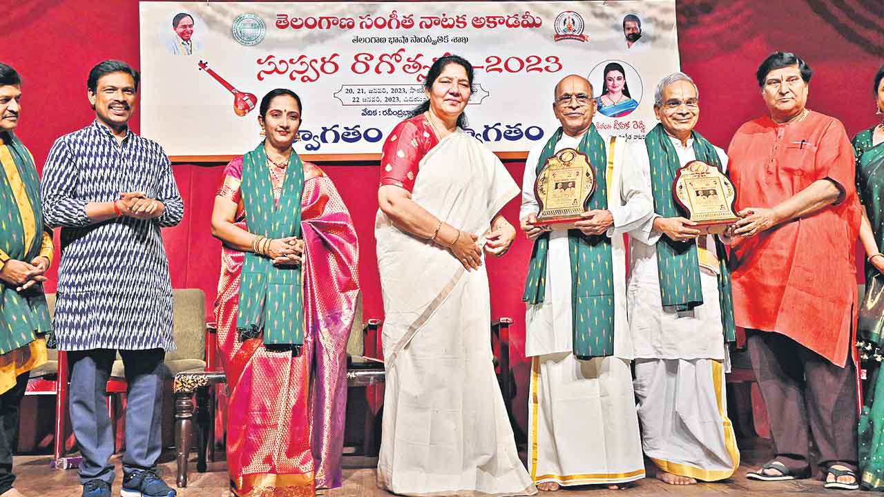 తెలంగాణలో కళలు, కళాకారులకు పెద్దపీట