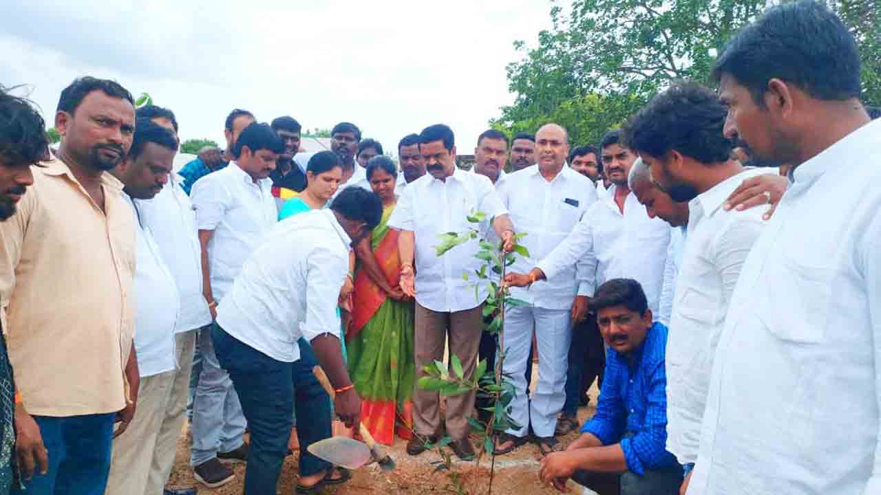 పేదల చుట్టం.. చిట్టెం రామన్న