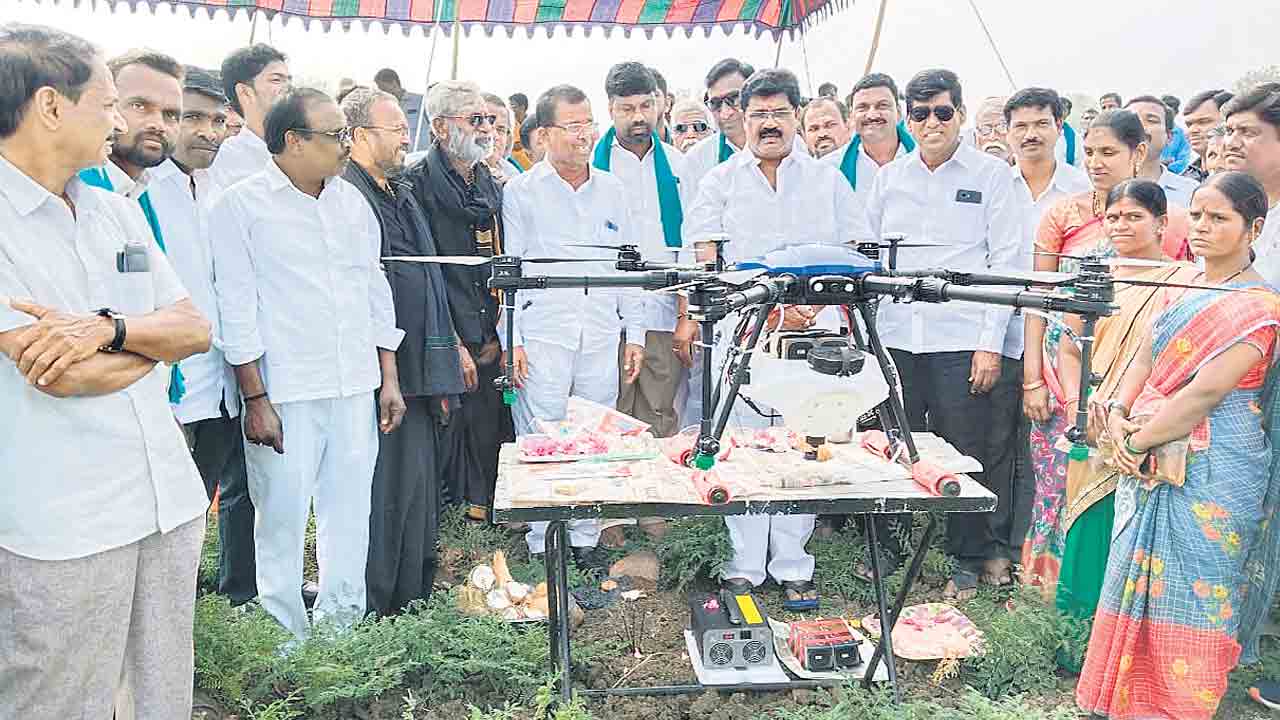 సొంత స్థలం ఉన్నవారికి డబుల్‌ బెడ్‌ రూం ఇండ్లు