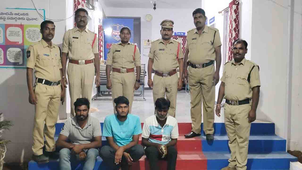 పత్తి దొంగల అరెస్ట్‌