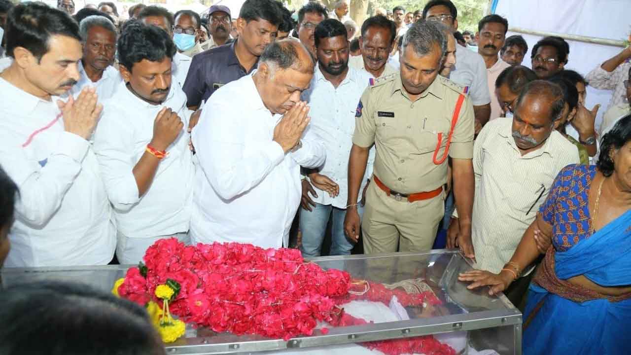 పిండిప్రోలులో తాతా నిఖిల్‌ అంత్యక్రియలు