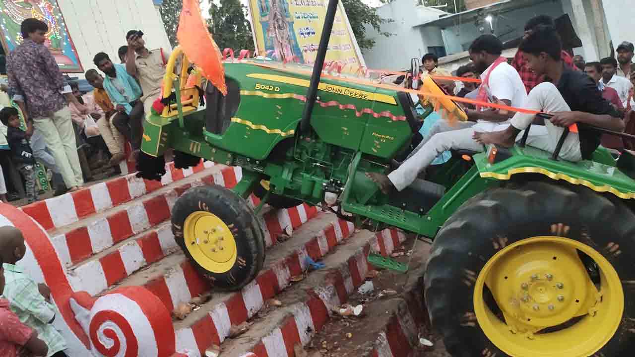 ఘనంగా శకటోత్సవం