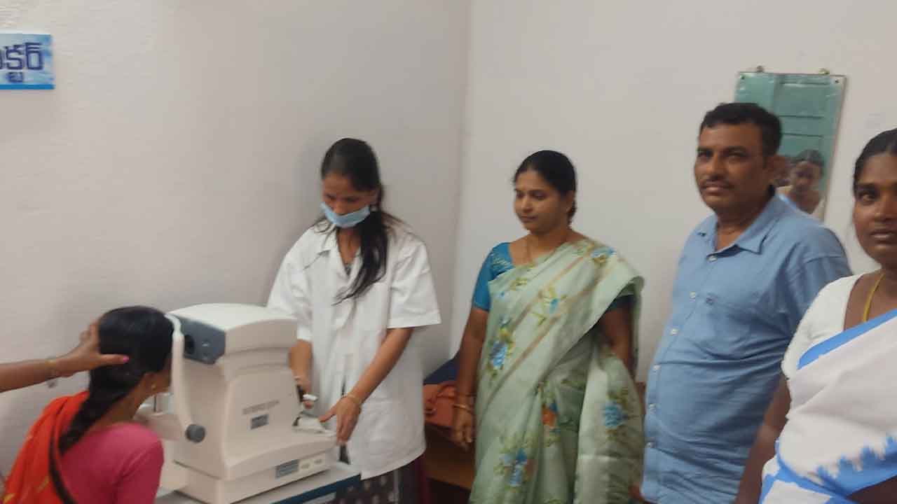 ‘కంటి వెలుగు’ శిబిరాలు కిటకిట