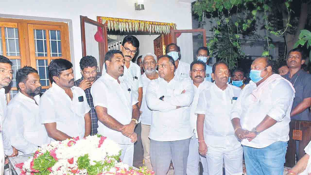 మంత్రి గంగులకు పితృవియోగం