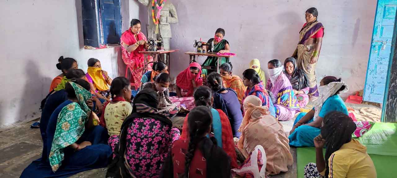 కుట్టు.. ఉపాధికి మెట్టు