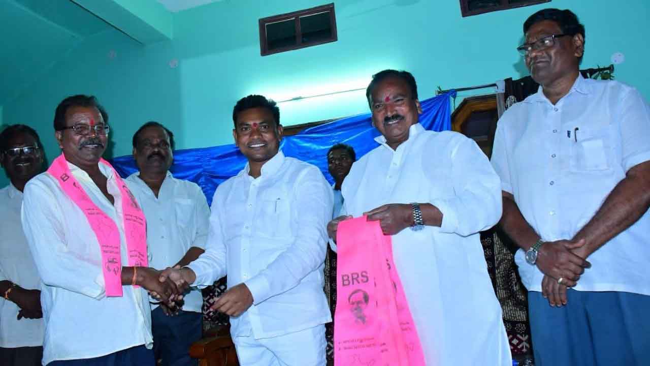 కార్యకర్తలకు అండగా బీఆర్‌ఎస్‌