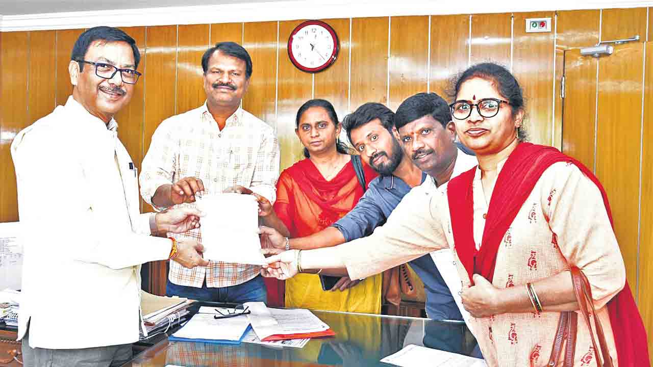 జర్నలిస్టుల రైల్వేపాస్‌లను పునరుద్ధరించాలి