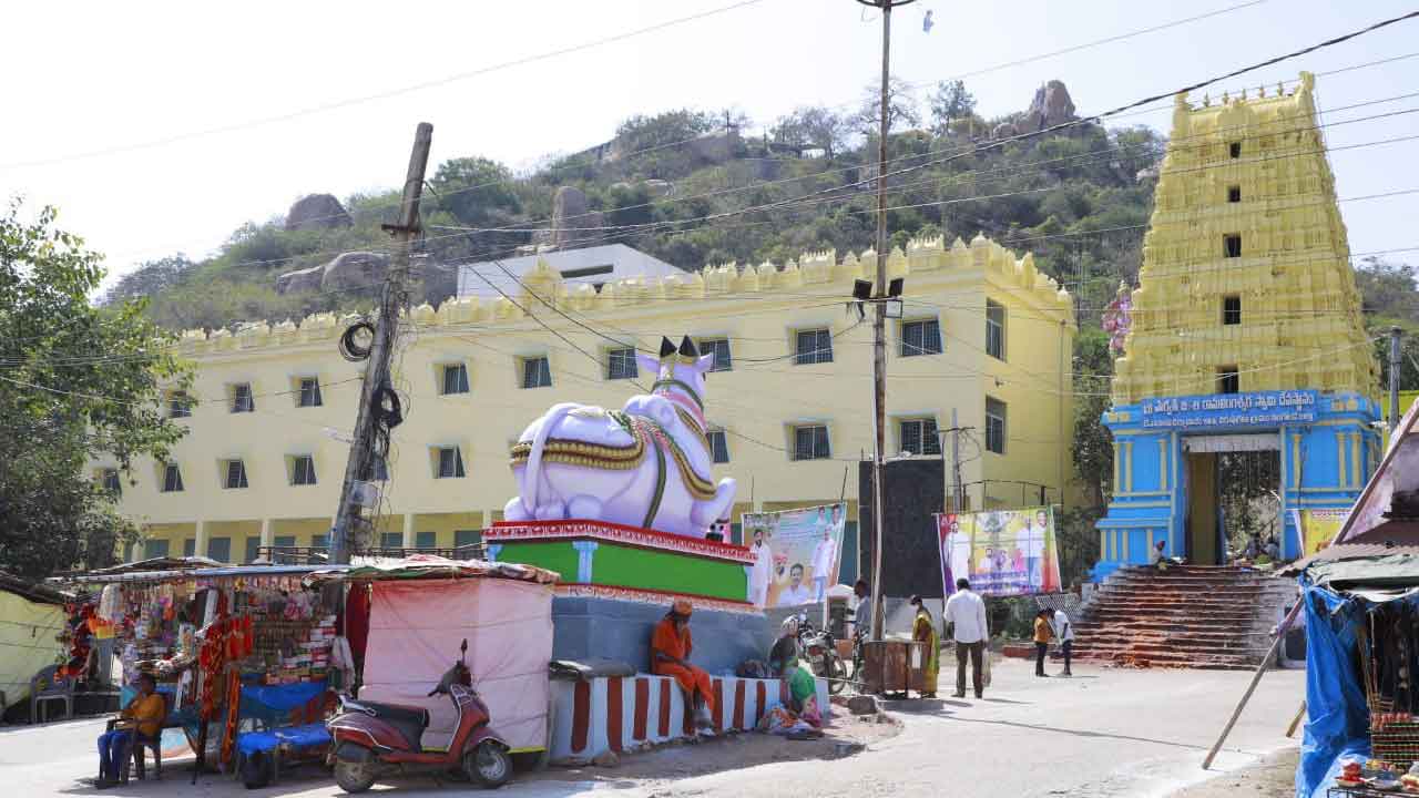 బ్రహ్మోత్సవాలకు చెర్వుగట్టు ముస్తాబు