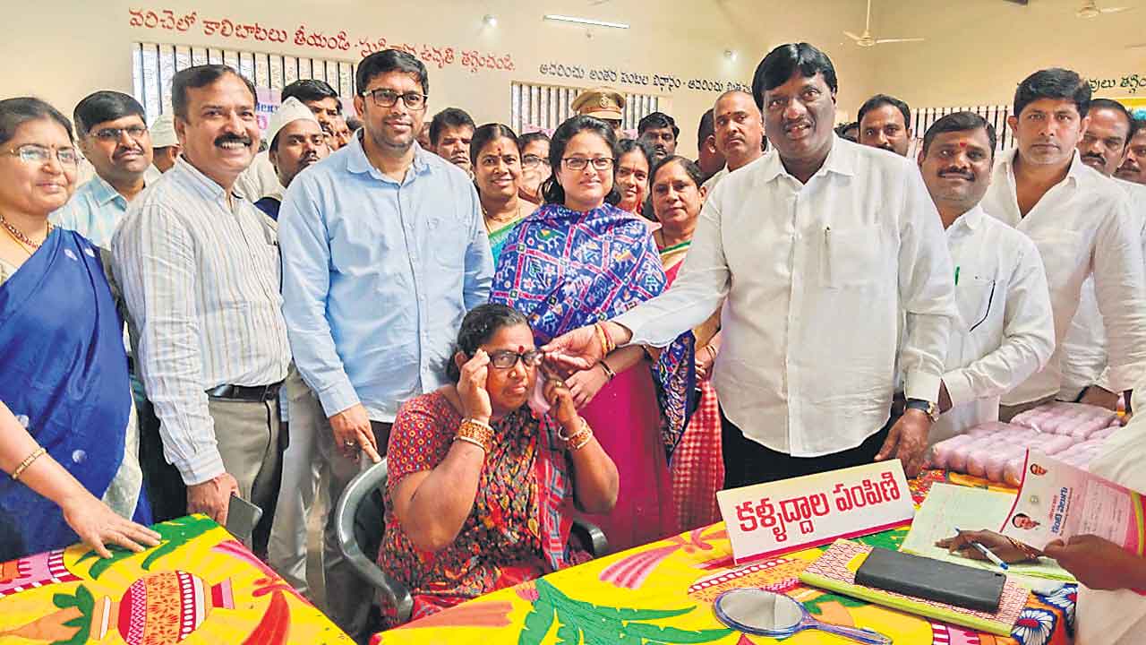 పండుగలా కంటి వెలుగు..