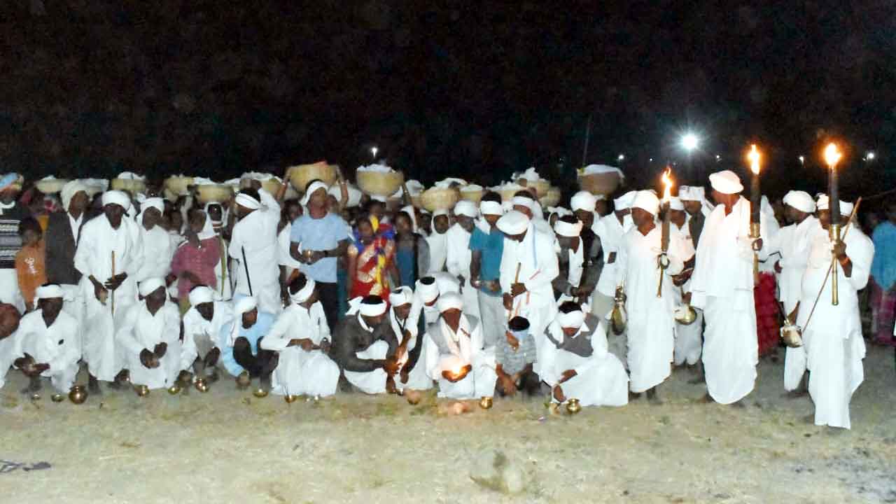 మర్రిచెట్టు వద్ద బస