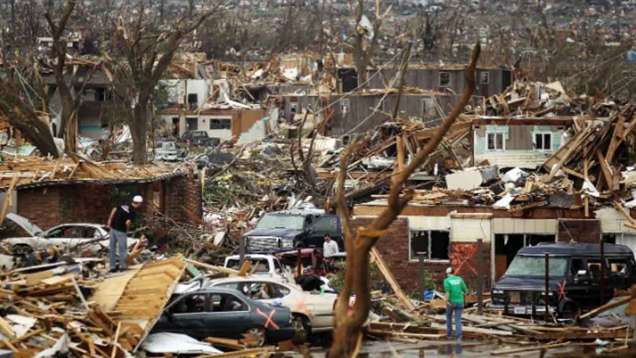 అమెరికాలో టోర్నడో బీభత్సం