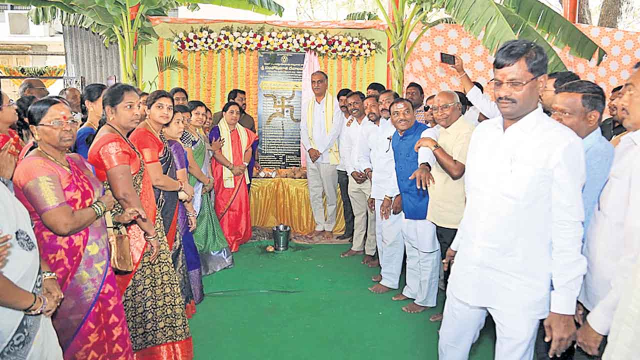 పలు అభివృద్ధి పనులు ప్రారంభం