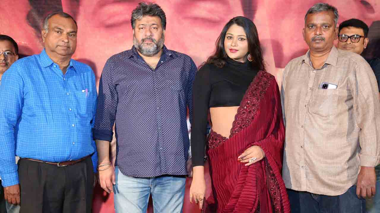 కాశీ విశిష్టత తెలిపేలా