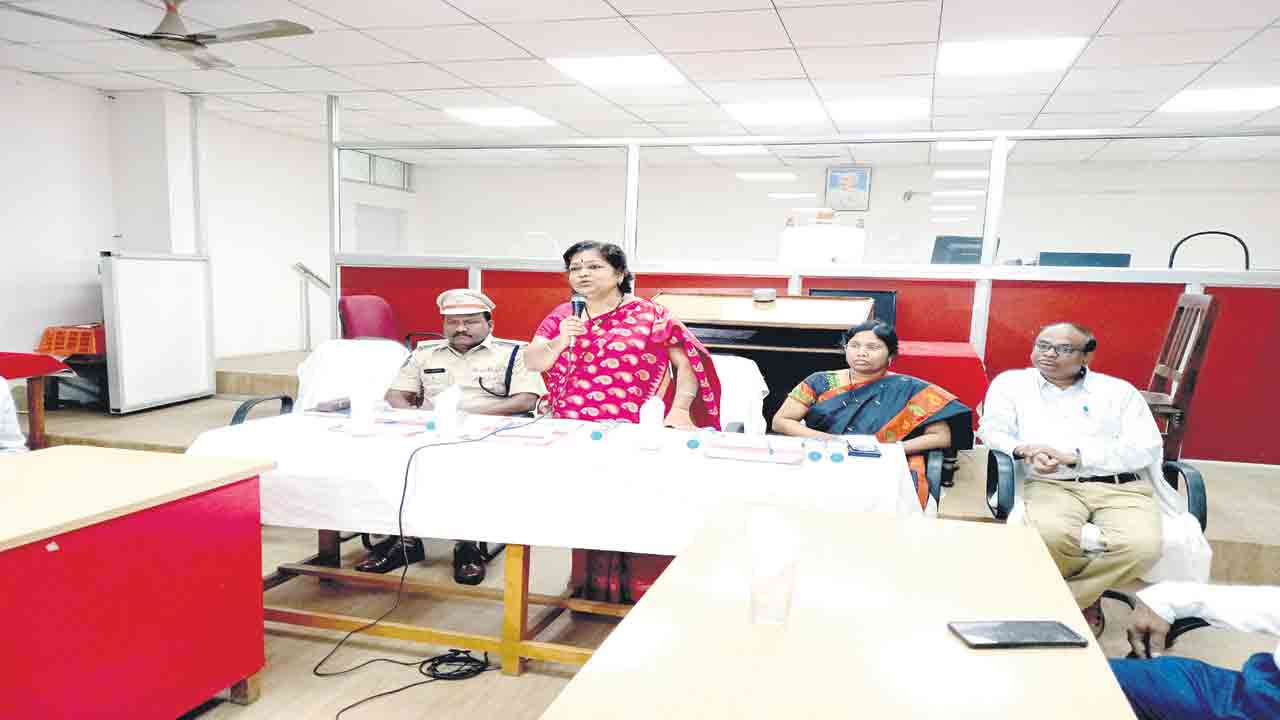 పెండింగ్‌ కేసులపై దృష్టి పెట్టాలి