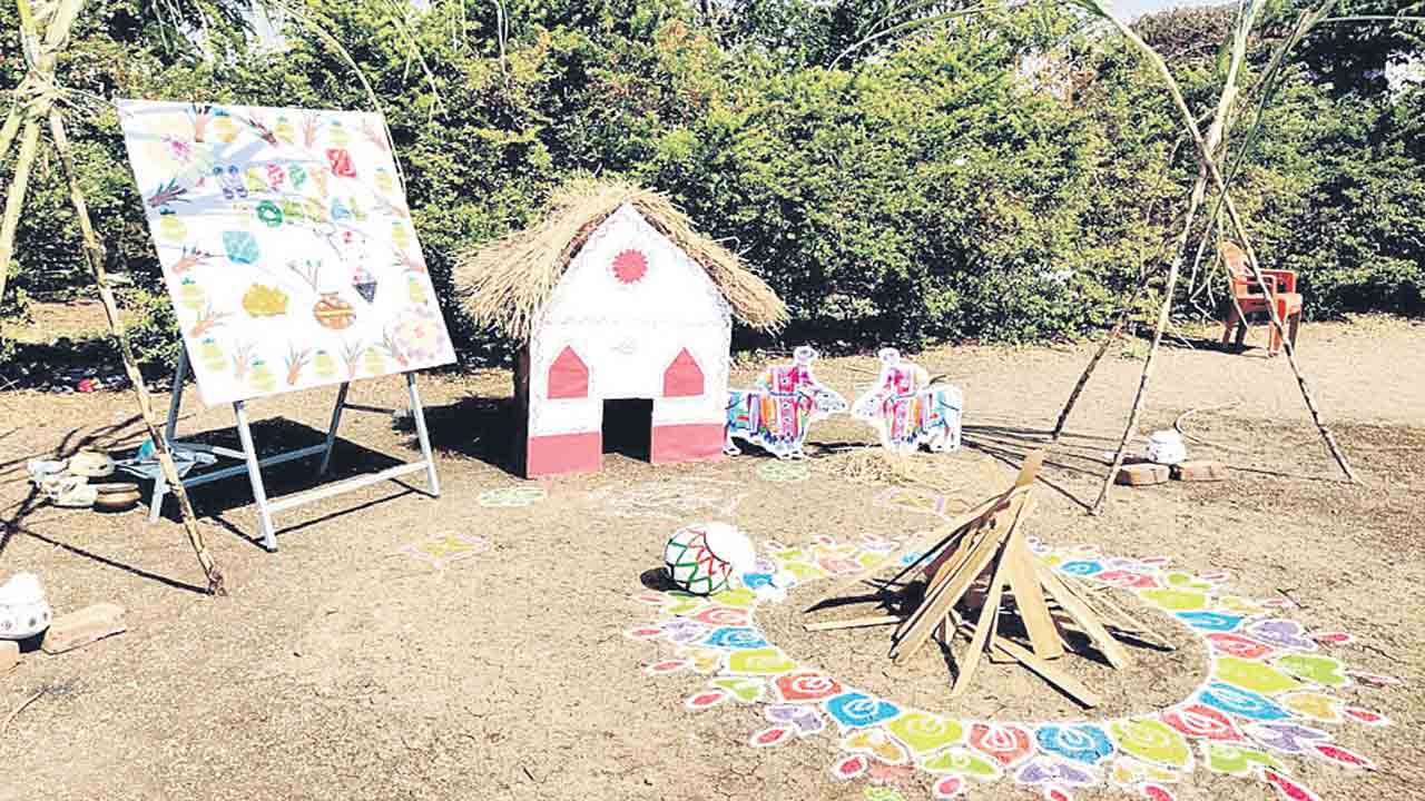 సంబురం..సందడి.. ఊరూరా పండుగ వాతావరణం