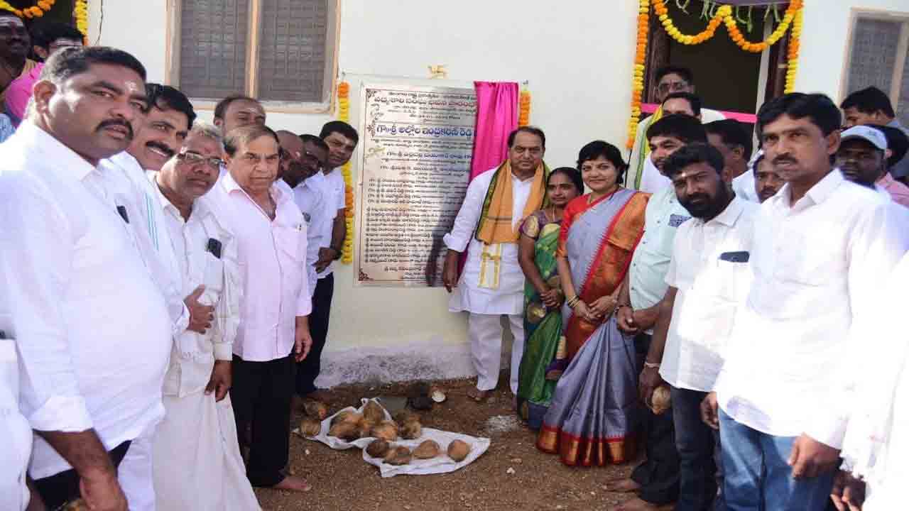 ఆలయాల అభివృద్ధికి కృషి