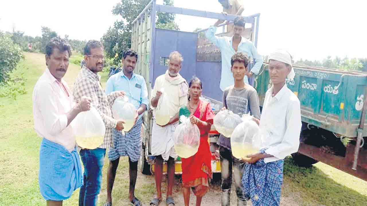 మత్స్యకారులకు జీవనోపాధి