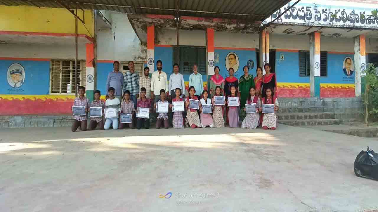 పోటీ పరీక్షలతో విద్యార్థులకు ప్రయోజనం