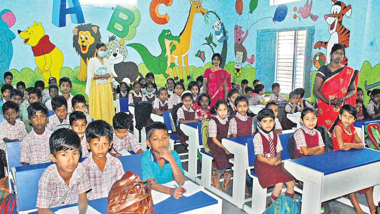 మేడ్చల్‌ జిల్లాలో.. 25 పాఠశాలలు ప్రారంభానికి సిద్ధం