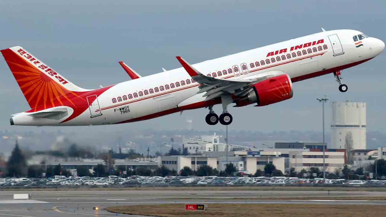 ఎయిర్‌ ఇండియాకు 10 లక్షల జరిమానా