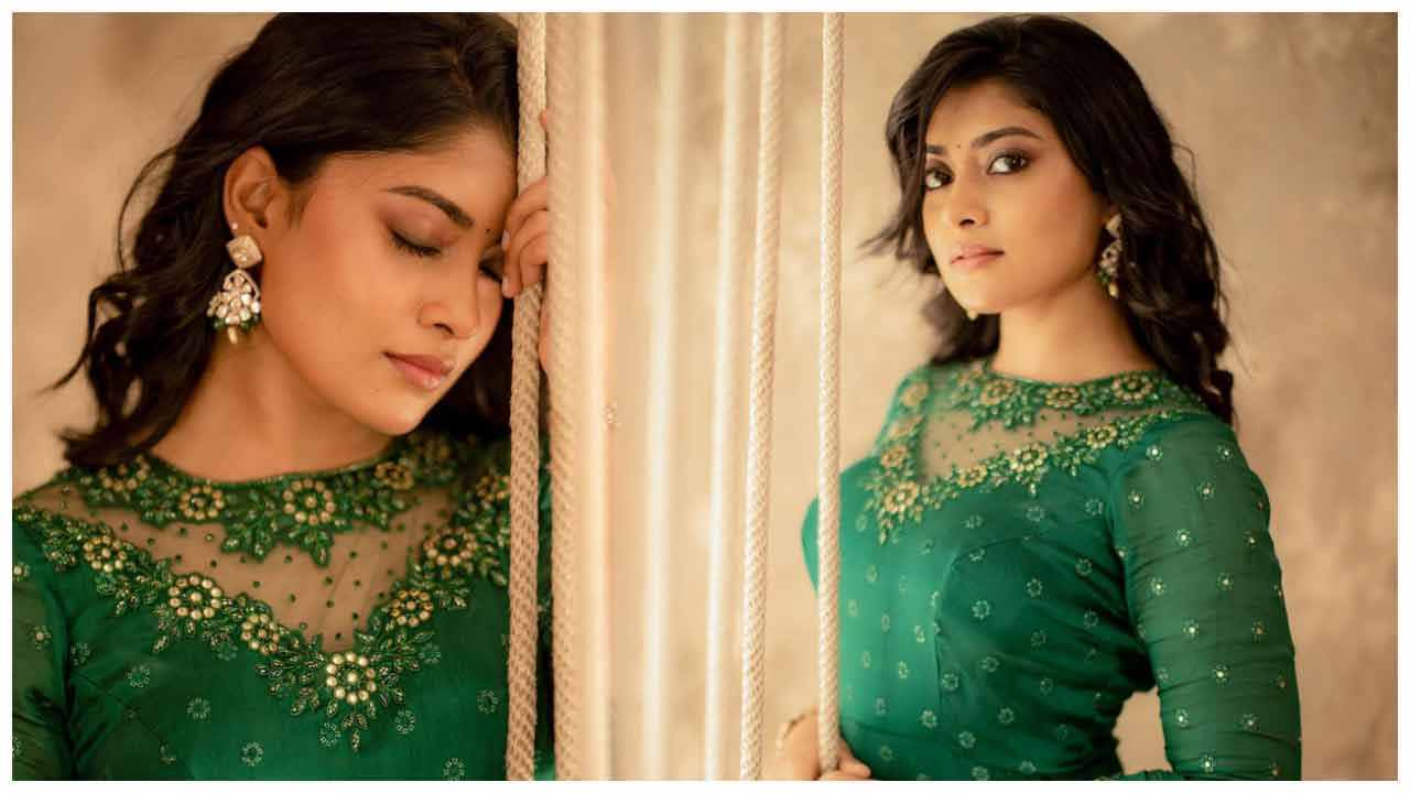 Ammu Abhirami | గ్రీన్ క‌ల‌ర్ డ్రెస్‌లో కైపెక్కిస్తున్న అమ్ము అభిరామి..