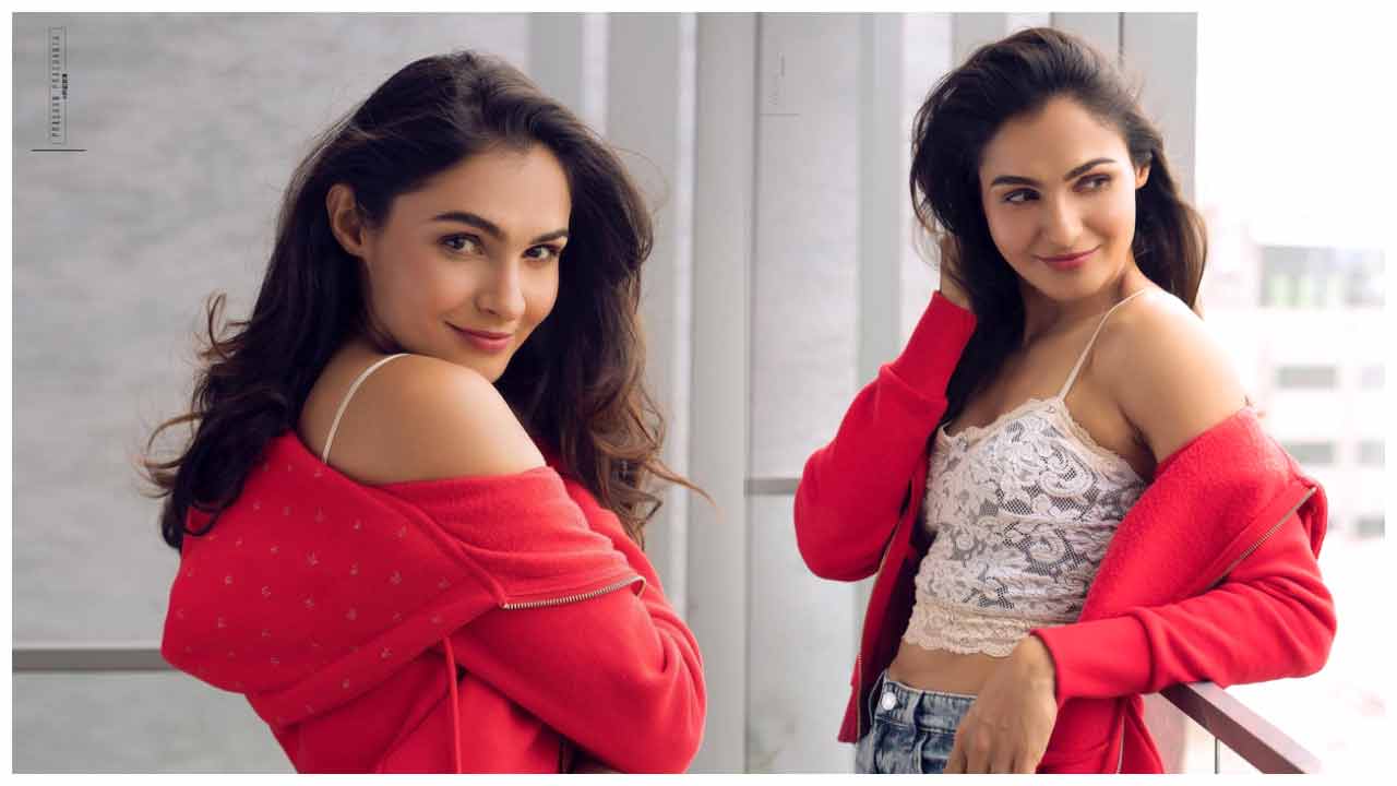 Andrea Jeremiah | చిరునవ్వుతో మురిపిస్తున్న ఆండ్రియా జెరేమియా..