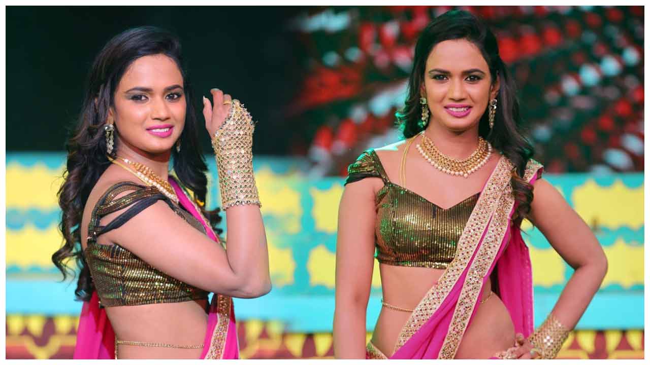 Ariyana Glory | హాఫ్ శారీలో హొయలు పోయిన అరియానా గ్లోరీ..