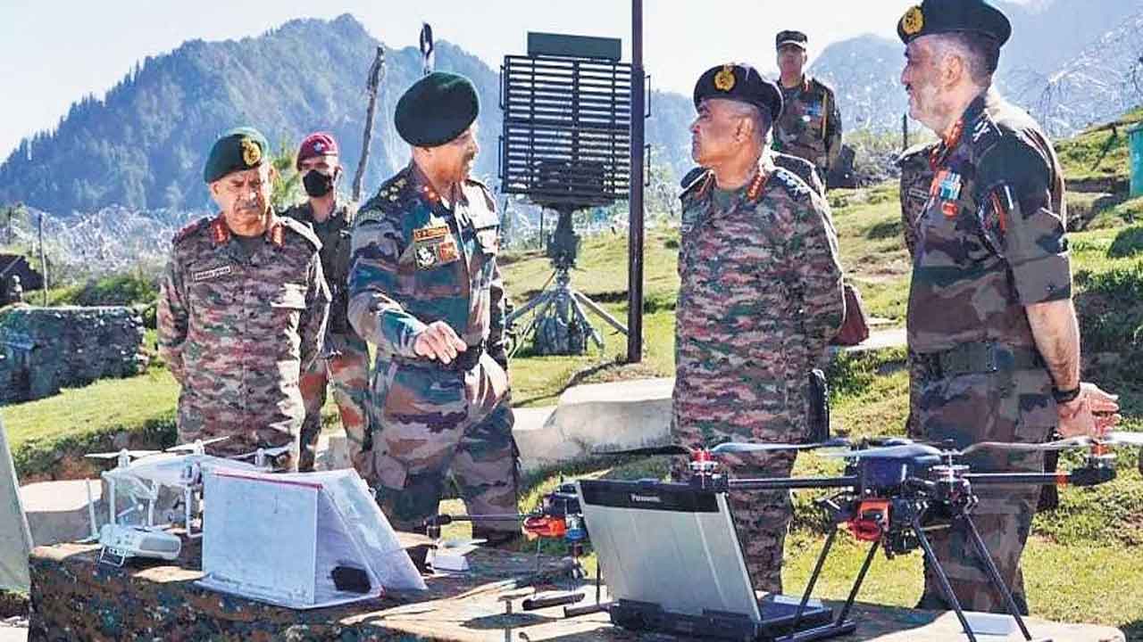 Army chief @ Tawang | అరుణాచల్‌లో ఆర్మీ చీఫ్‌ పర్యటన.. సరిహద్దులో భద్రత సన్నాహాల పరిశీలన