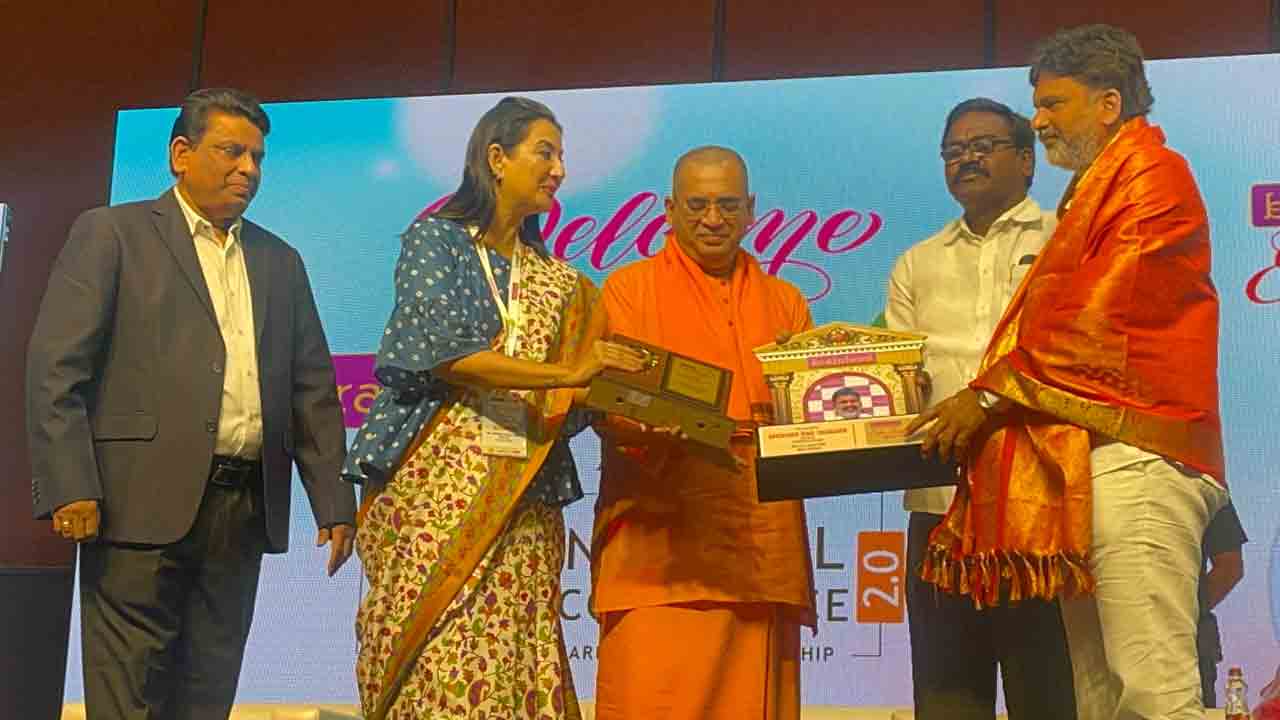 శేఖర్‌రావుకు బ్రెయిన్‌ఫీడ్‌ ఎడ్యులీడర్‌ పురస్కారం