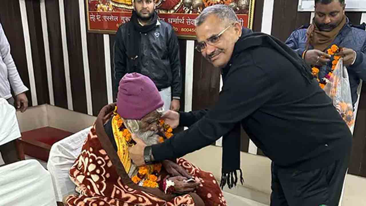 Viral Video | వృద్ధ ఖైదీకి ఘనంగా వీడ్కోలు పలికిన జైలు సిబ్బంది.. వీడియో వైరల్‌..!