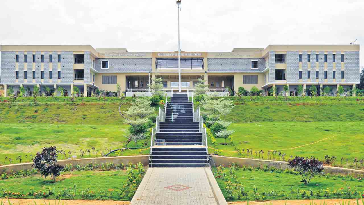 ప్రారంభానికి మరో 3 కలెక్టరేట్లు