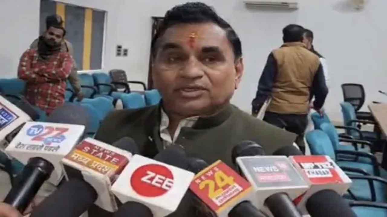 MLA Narayan Patel | మంచి రోడ్ల కారణంగానే ప్రమాదాలు.. కొత్త వాదన తెరపైకి తెచ్చిన బీజేపీ ఎమ్మెల్యే