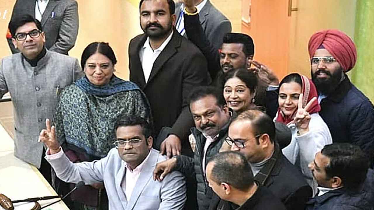 Chandigarh Mayor | చండీగఢ్‌ మేయర్‌ స్థానం బీజేపీ వశం.. కమలనాథుల కుట్రకు నిలువలేని ఆప్‌