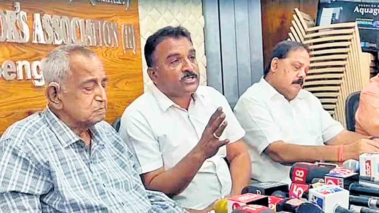 కమీషన్ల వేధింపులు తాళలేం