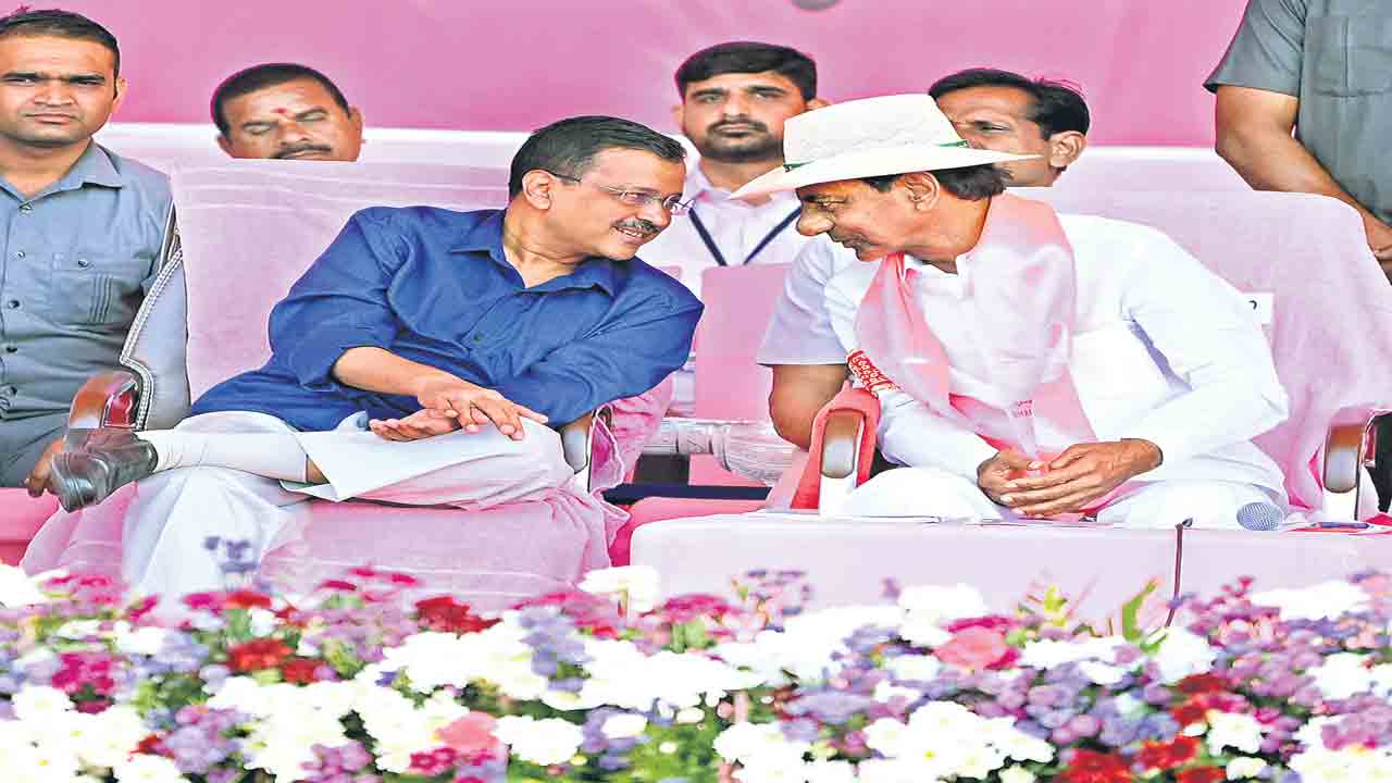 సమాఖ్య రాజకీయం.. అభివృద్ధి సందేశం